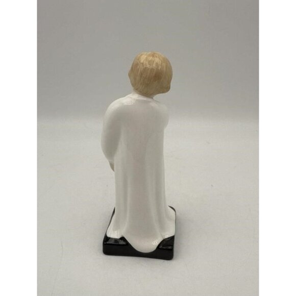 Royal Doulton Figurine “Darling” HN1985 – Fine Bone China Collectible - Picture 2 of 3